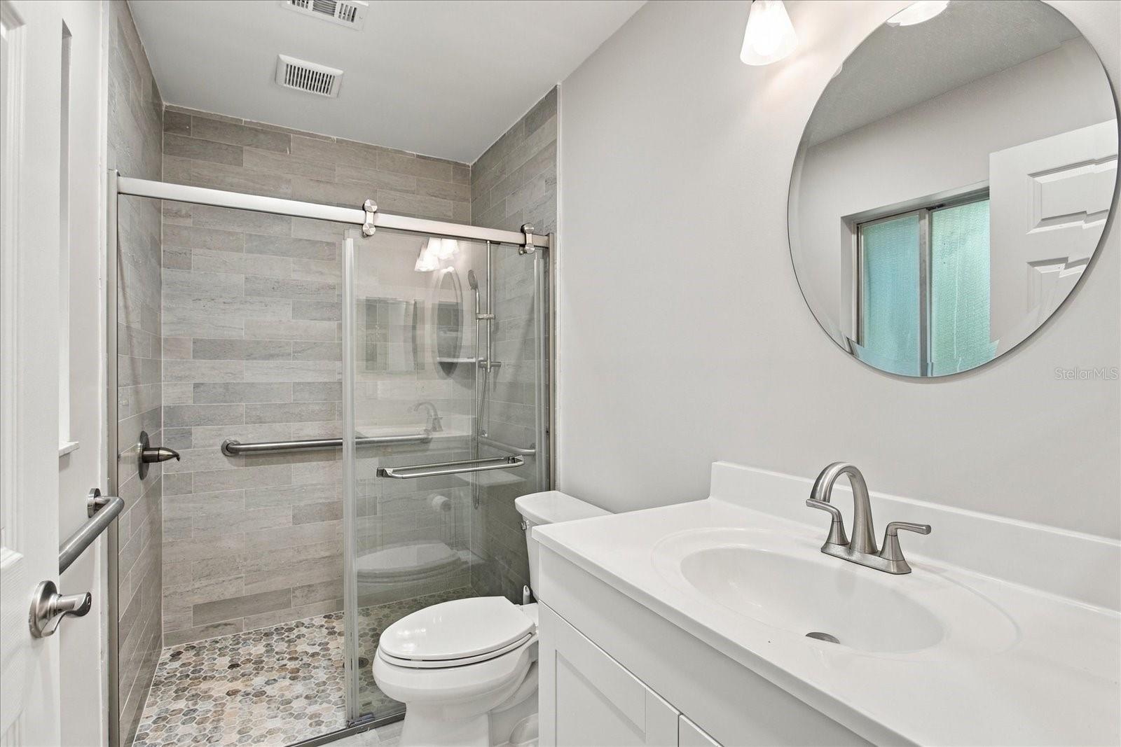 528 E HILLCREST — photo 10