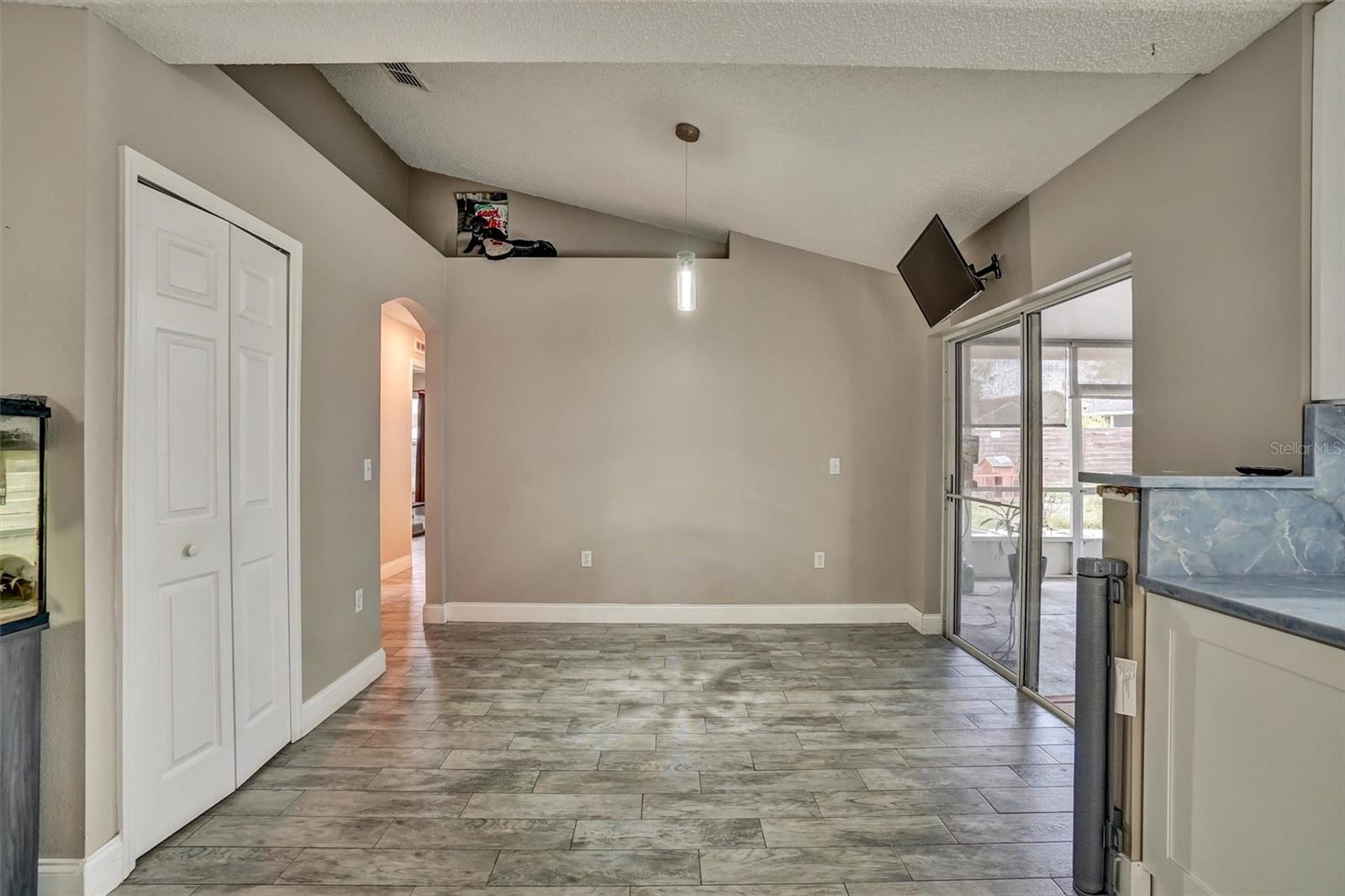 3046 BLAINE CIR — photo 10