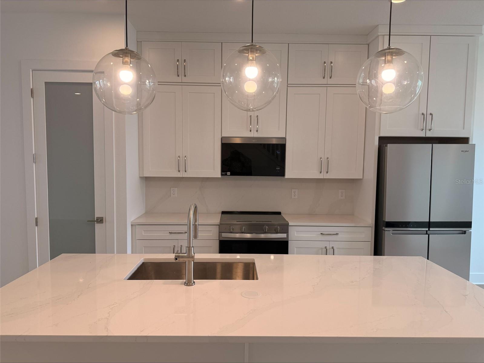 9148 SINATRA LN — photo 2