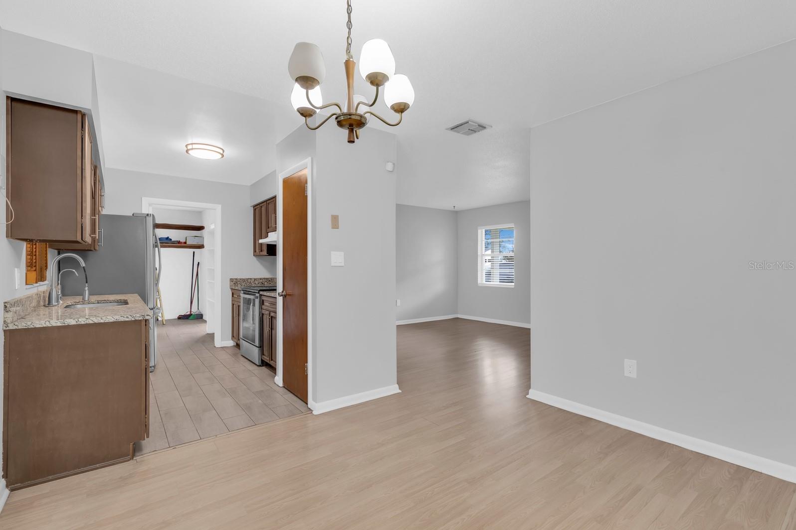 1345 S OXALIS AVE — photo 10