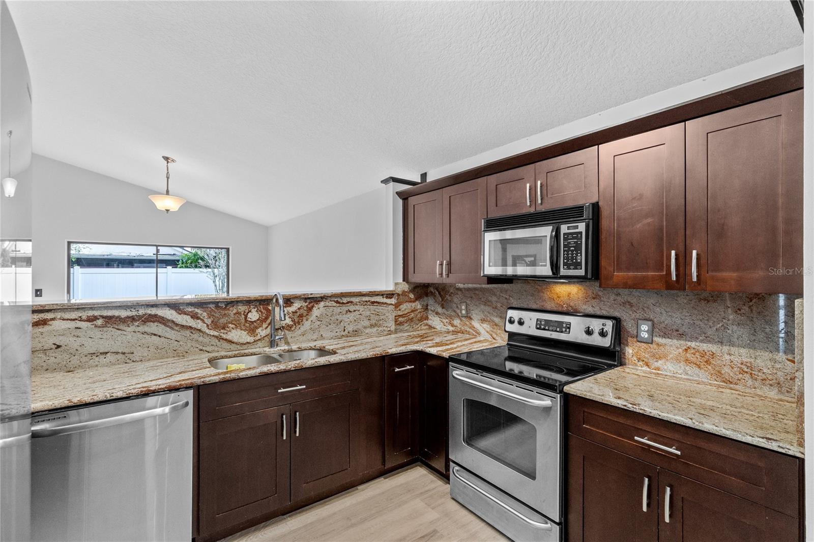 2133 MEADOWMOUSE ST — photo 12