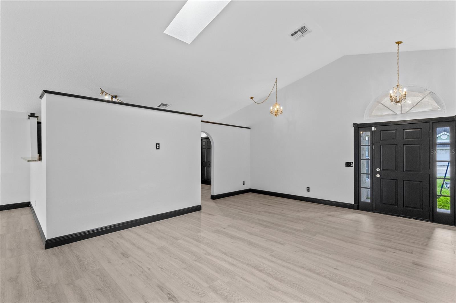 2133 MEADOWMOUSE ST — photo 7