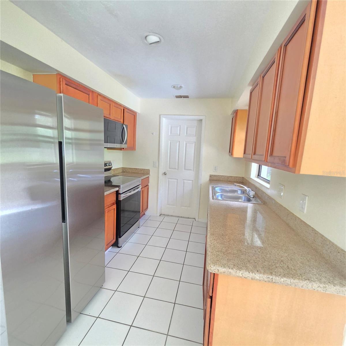 1786 GILES ST — photo 3