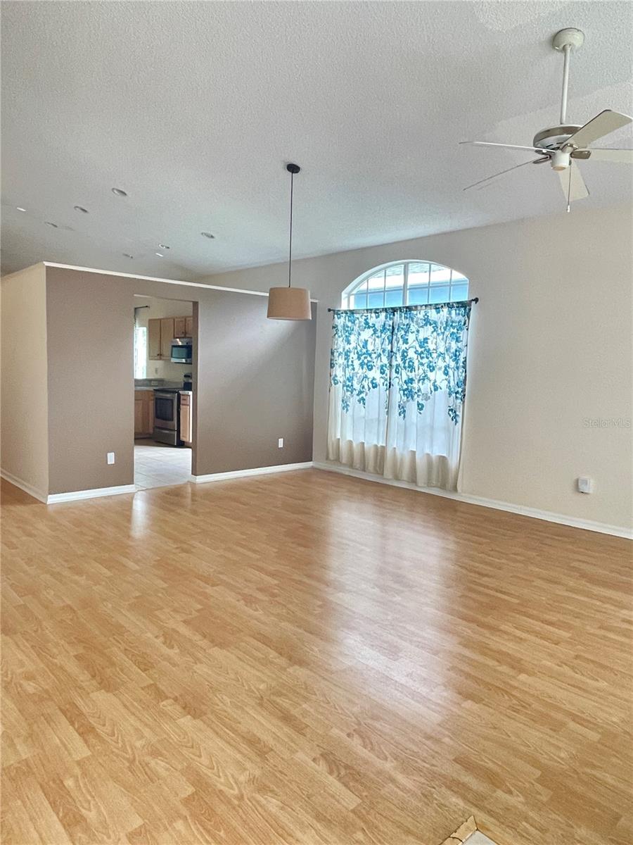 521 LEXINGDALE DR — photo 6