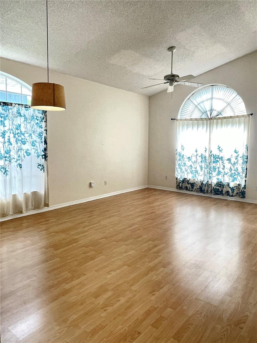 521 LEXINGDALE DR — photo 7