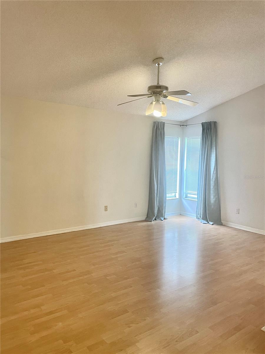 521 LEXINGDALE DR — photo 9