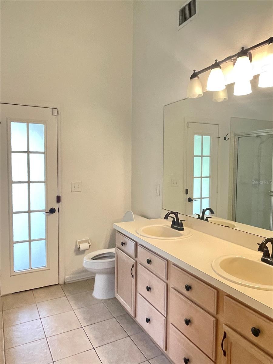 521 LEXINGDALE DR — photo 10