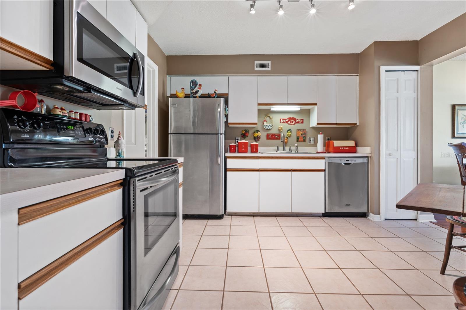 4807 COACHMANS DR #2403 — photo 8