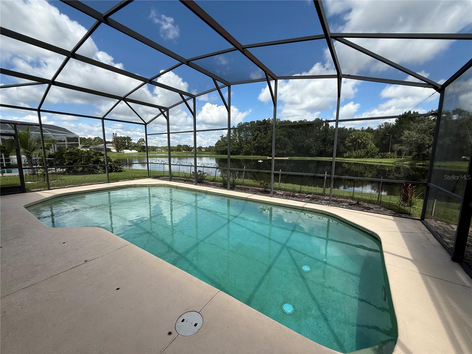 646 CEDAR FOREST CIR — photo 4
