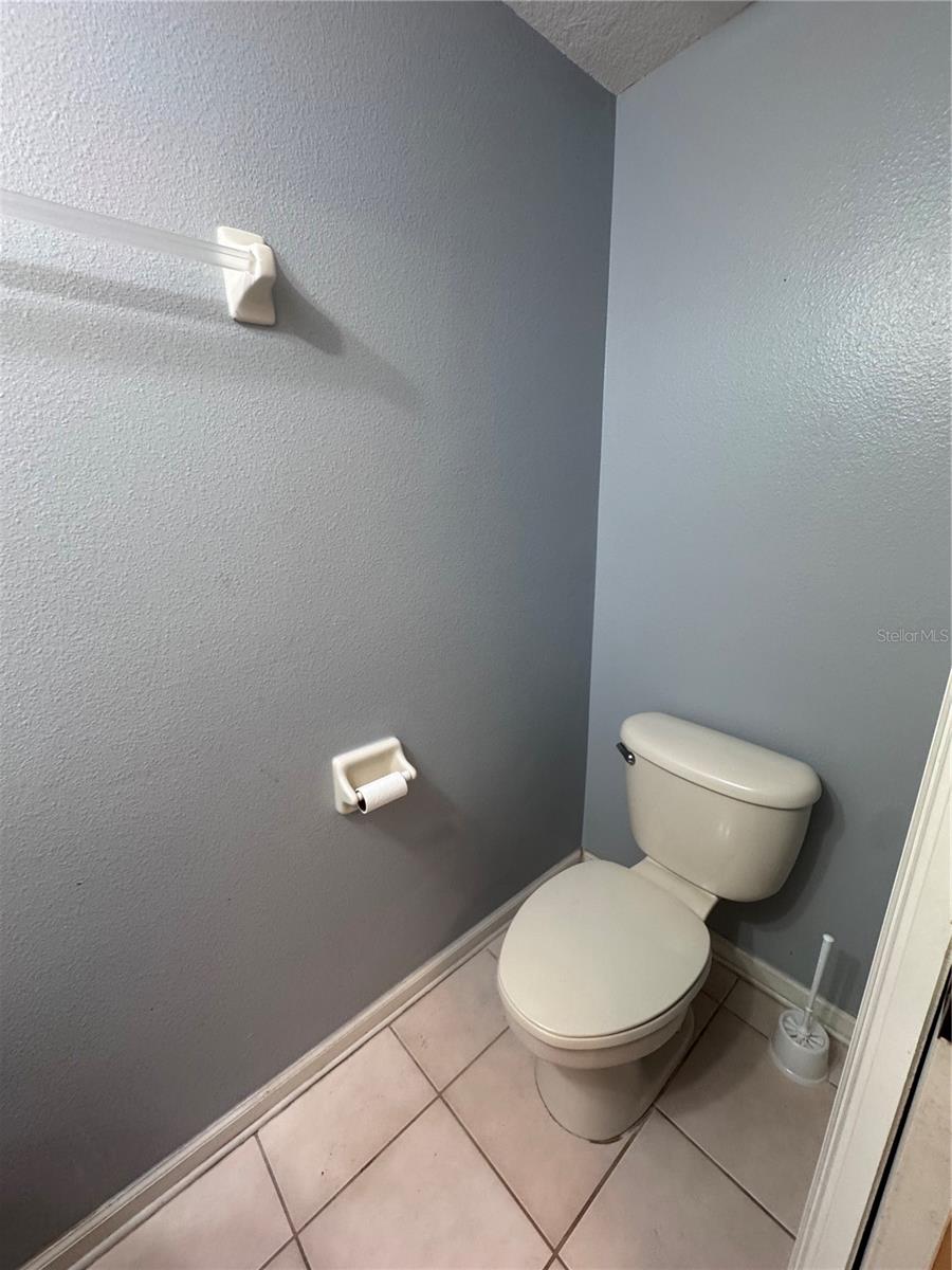 1050 VINELAND PL — photo 4