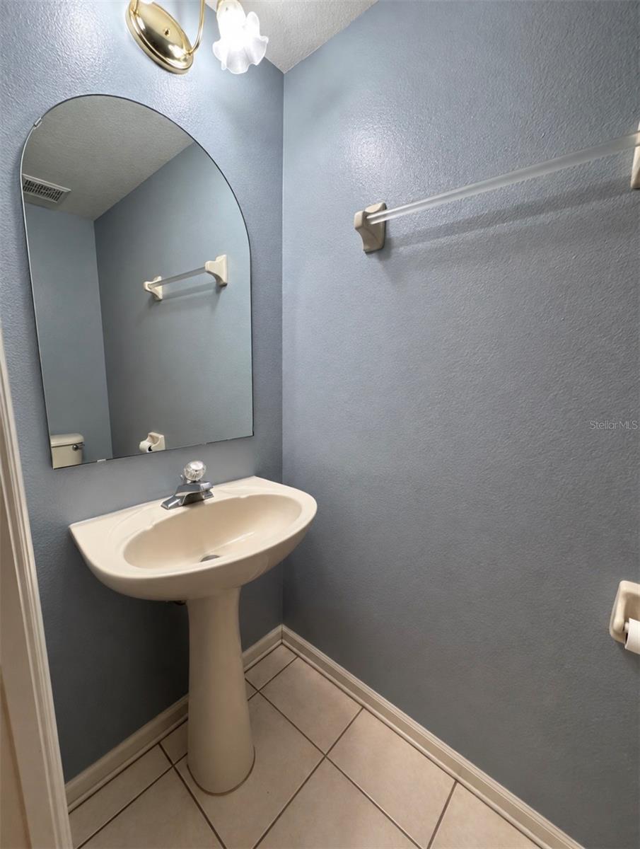 1050 VINELAND PL — photo 5