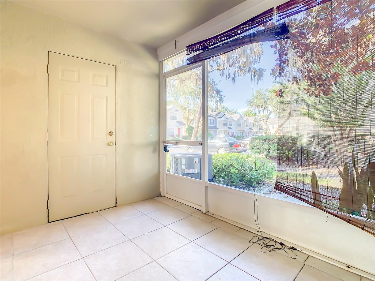 1050 VINELAND PL — photo 8