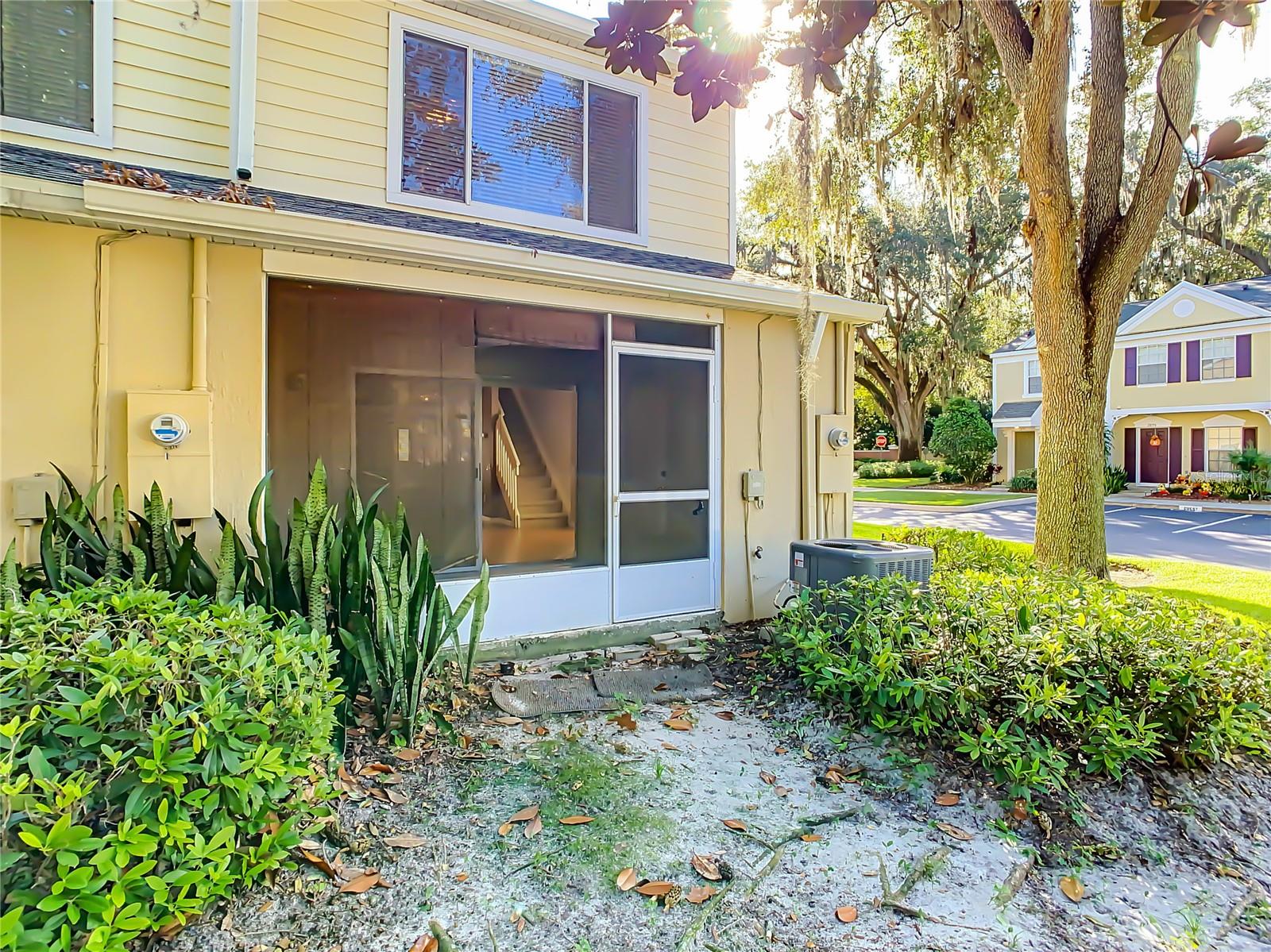 1050 VINELAND PL — photo 9