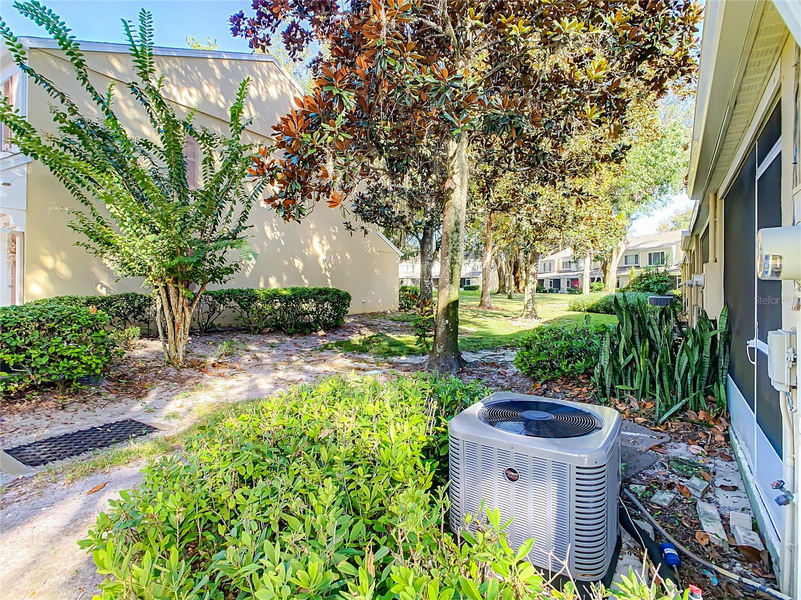 1050 VINELAND PL — photo 10