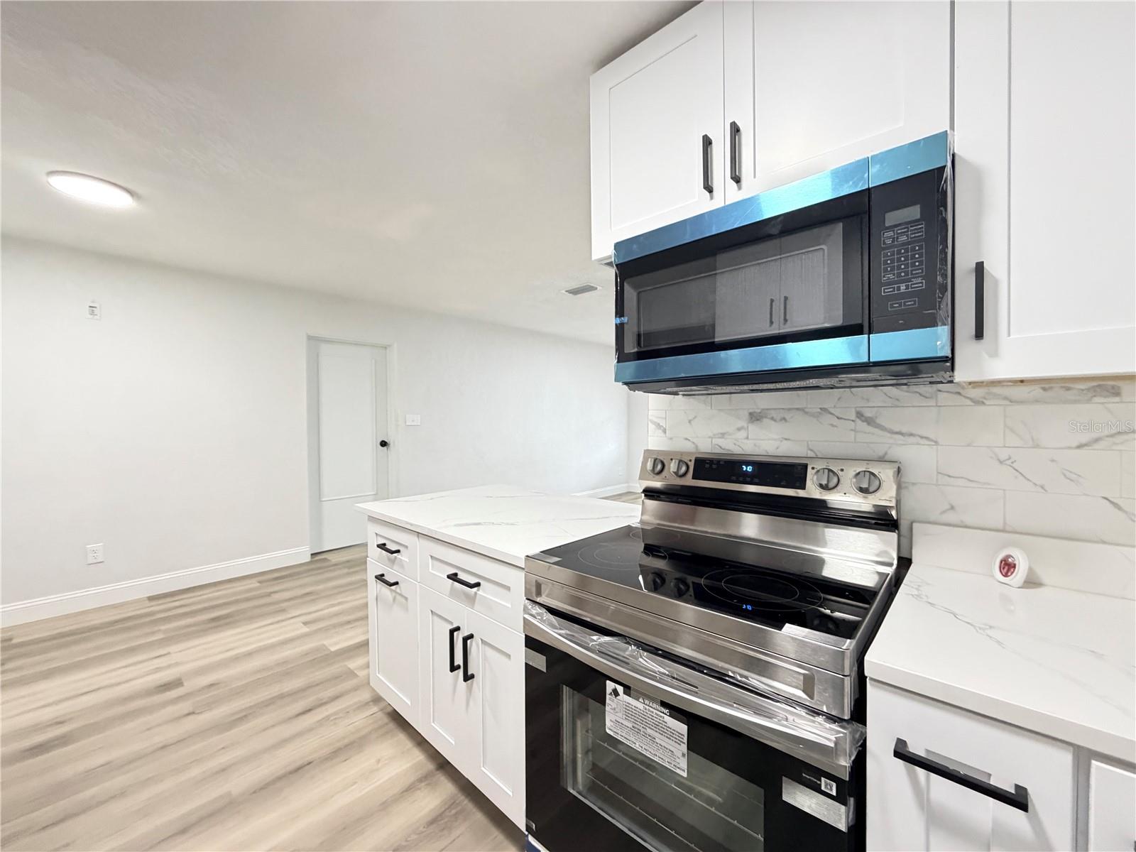 6224 CANDLEWOOD LN — photo 9