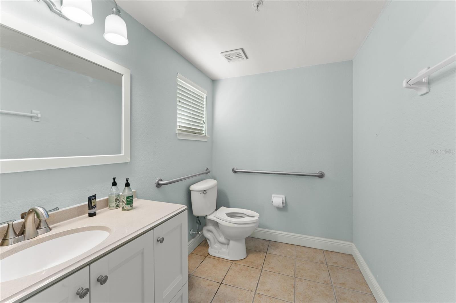 136 S BUMBY AVE #2 — photo 12