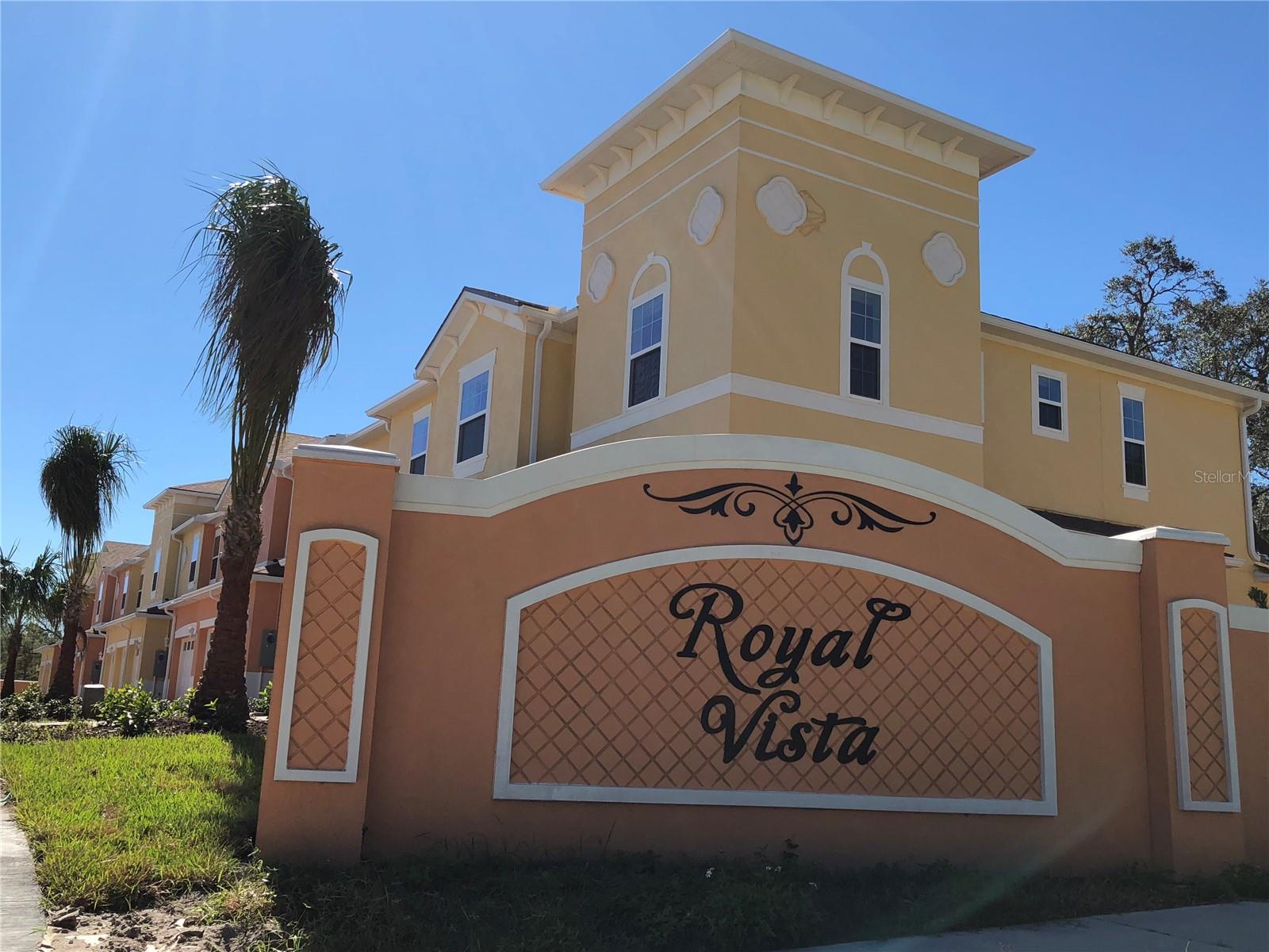2043 ROYAL VISTA CT