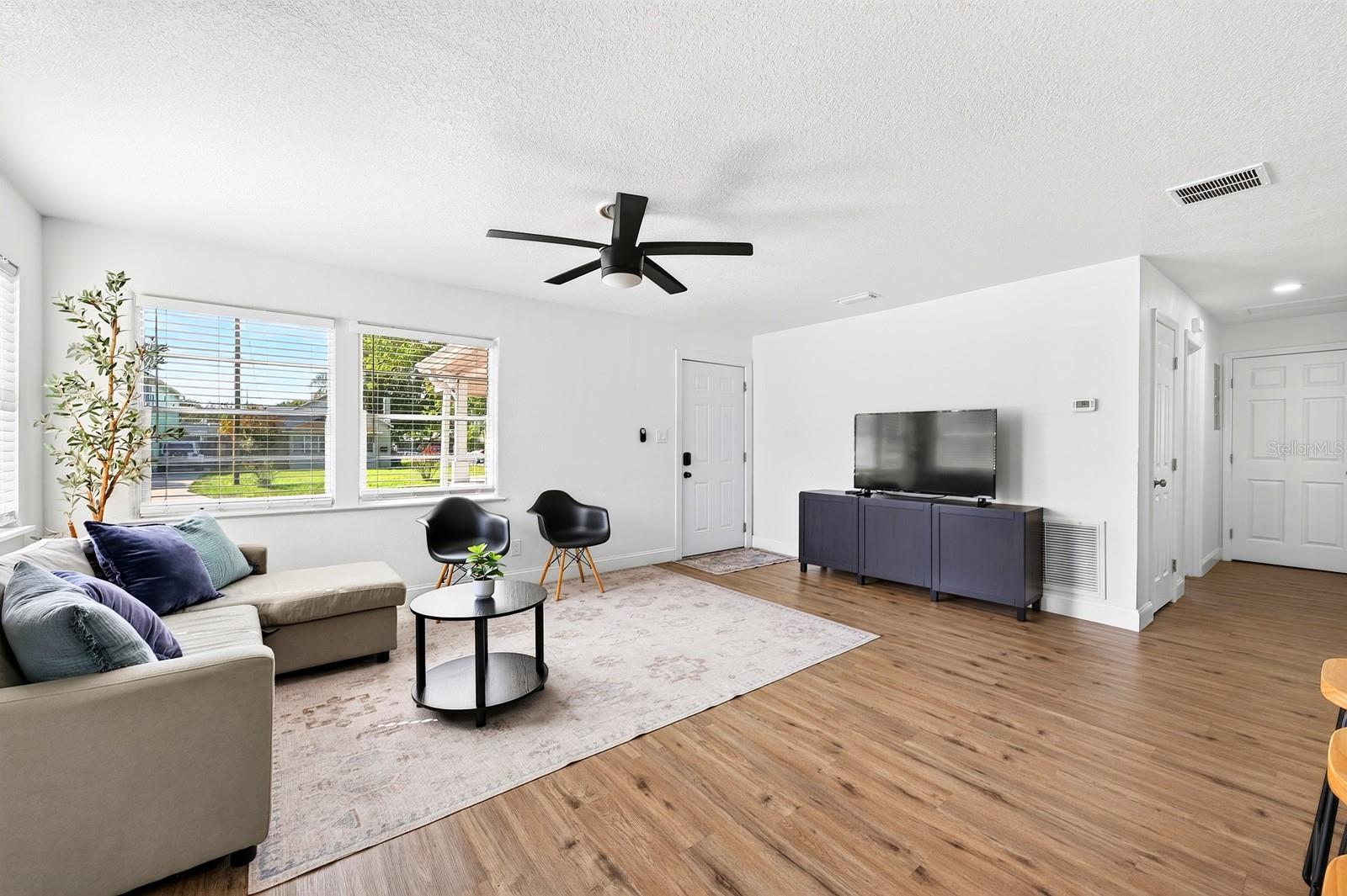 401 E JERSEY ST — photo 12