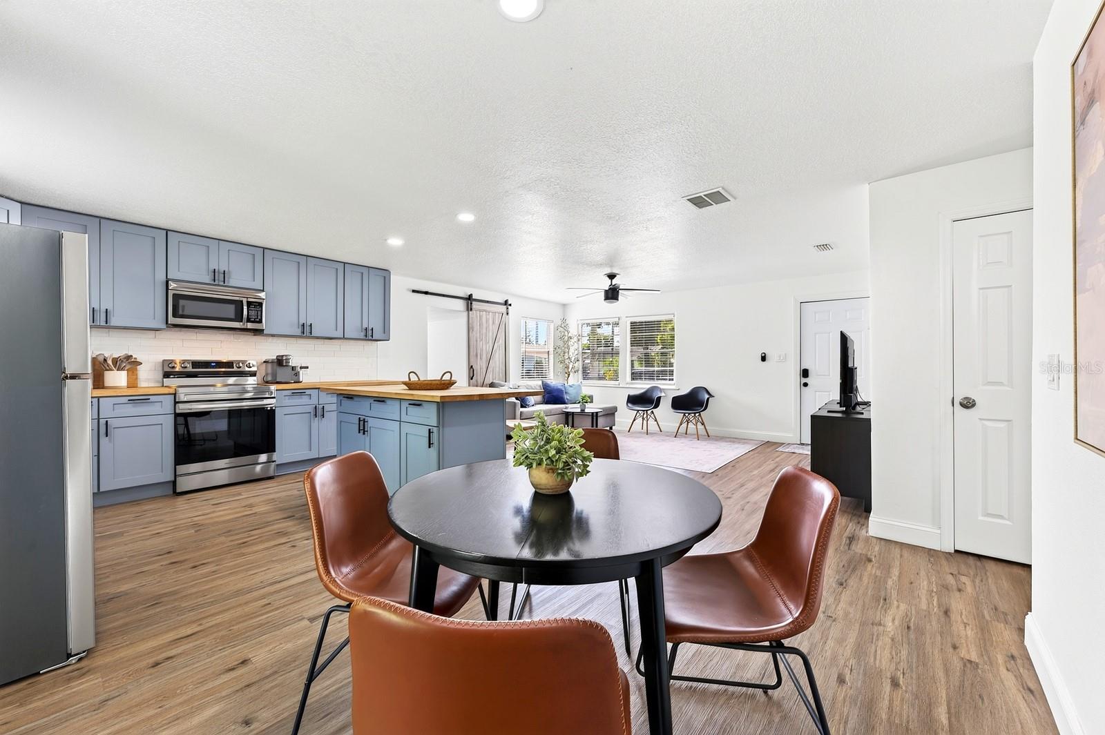 401 E JERSEY ST — photo 10