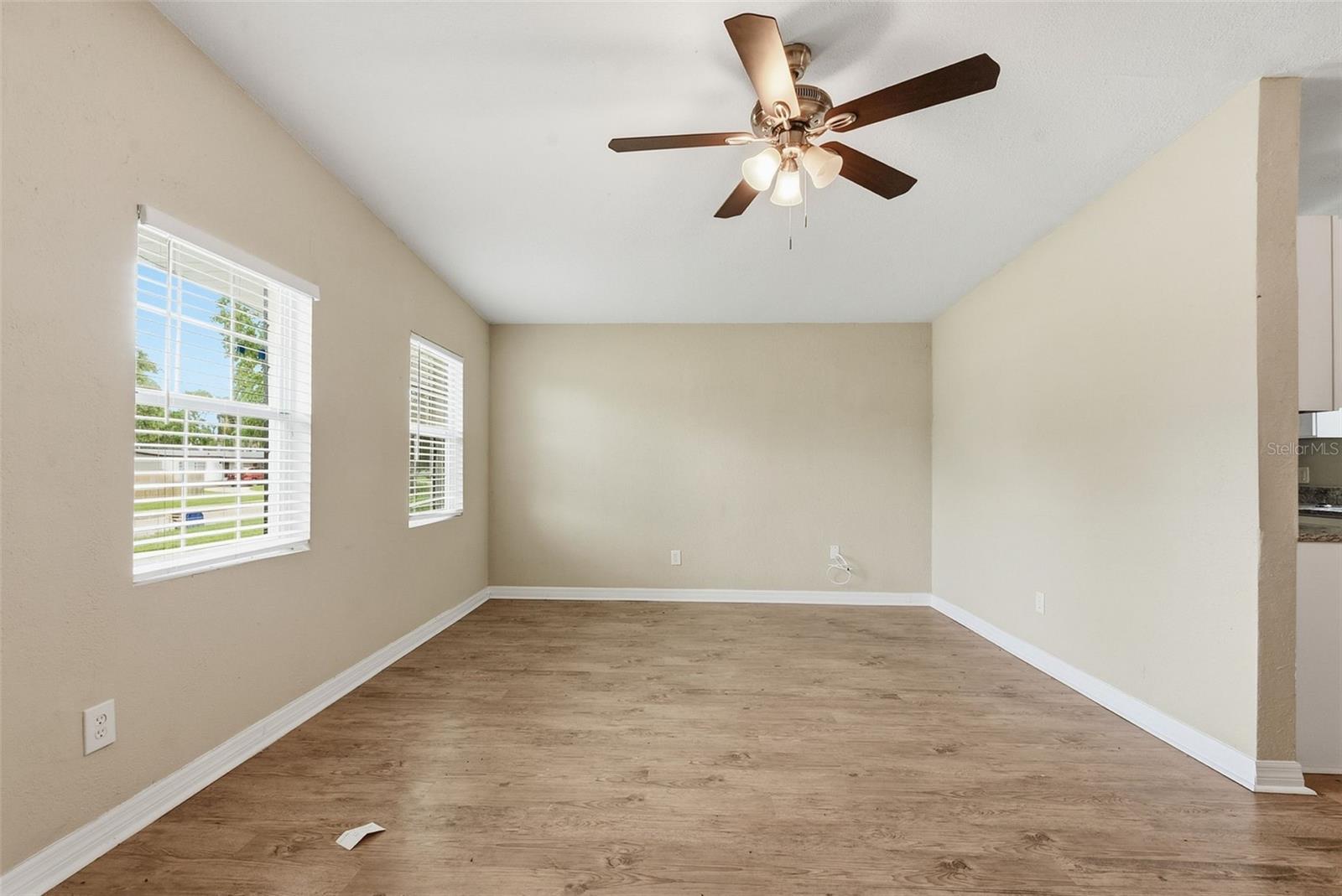 6138 OAKCREST CIR — photo 10