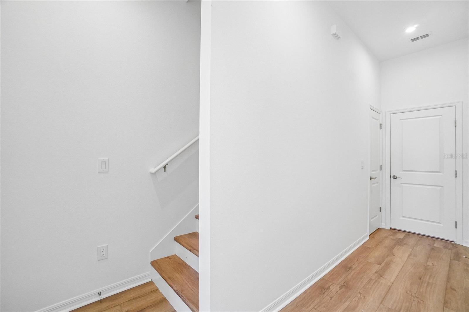 12725 AVALON LAKE DR — photo 3