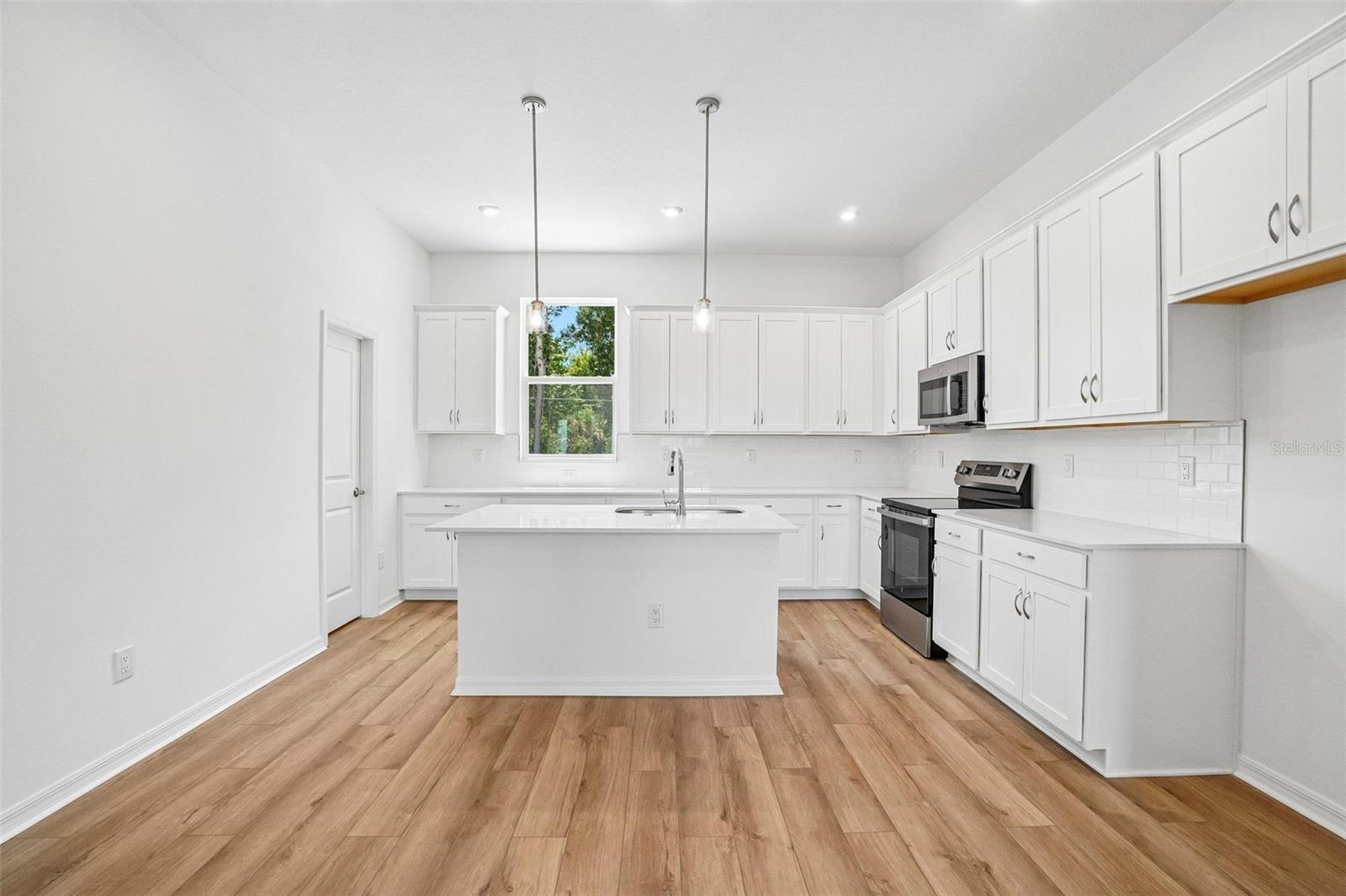 12725 AVALON LAKE DR — photo 7