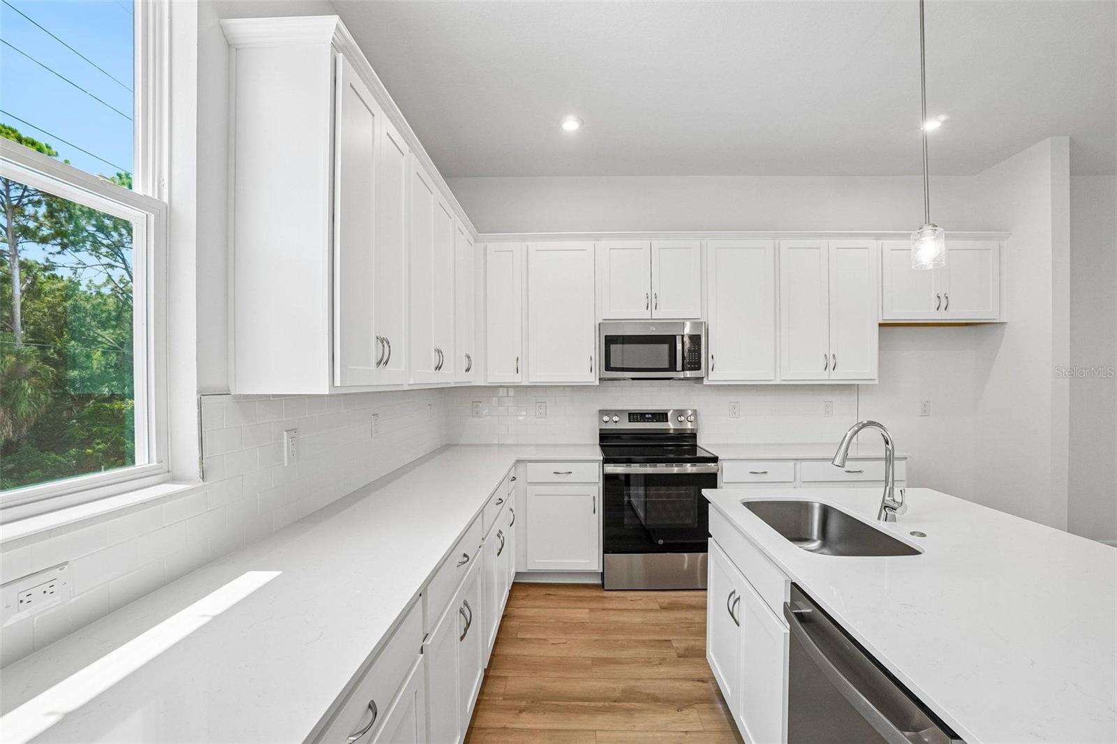 12725 AVALON LAKE DR — photo 10