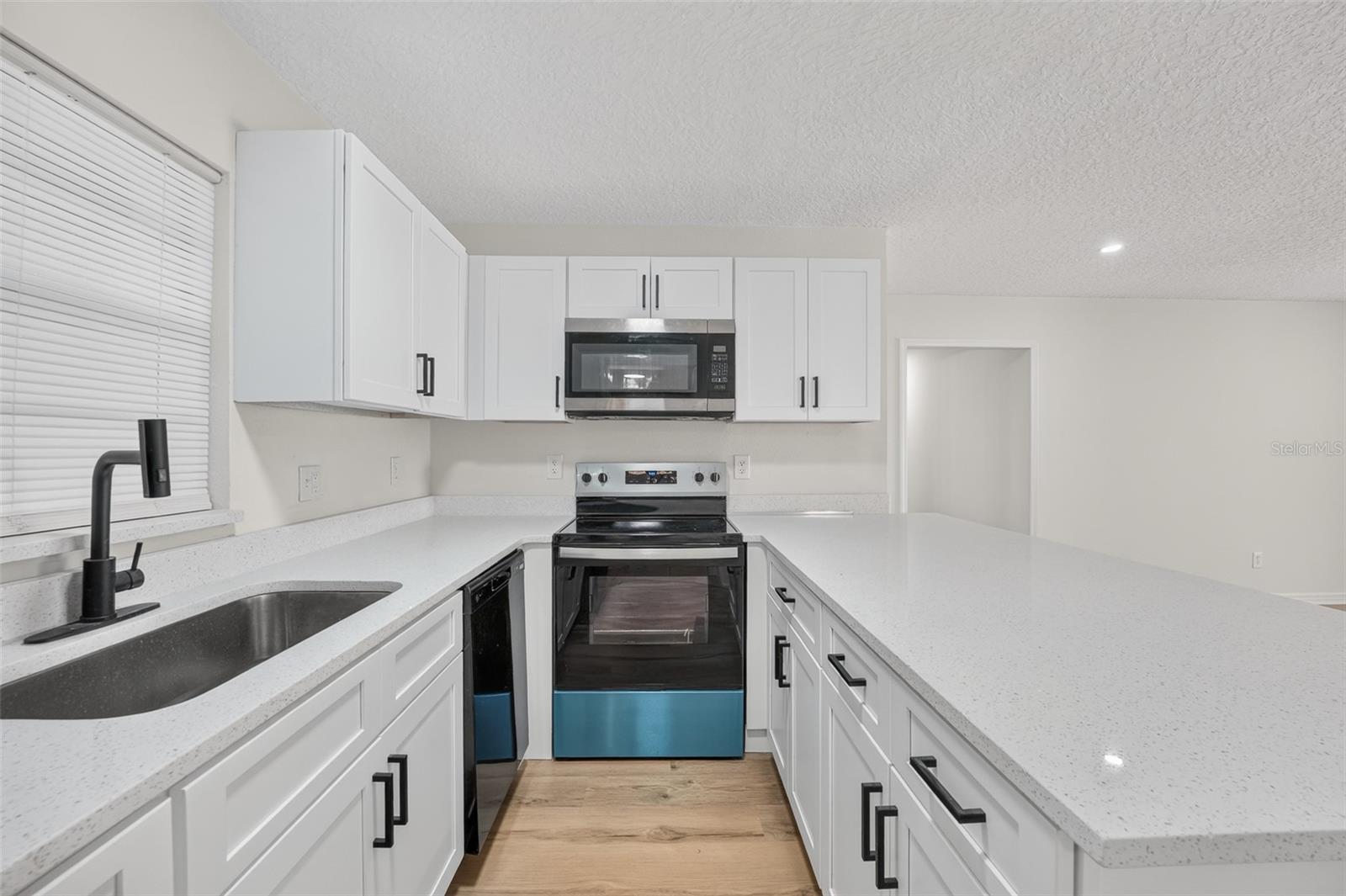 10810 GENEVIEVE ST — photo 4