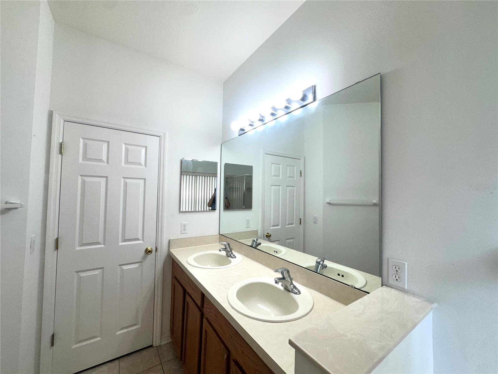 5716 PORT CONCORDE LN — photo 10