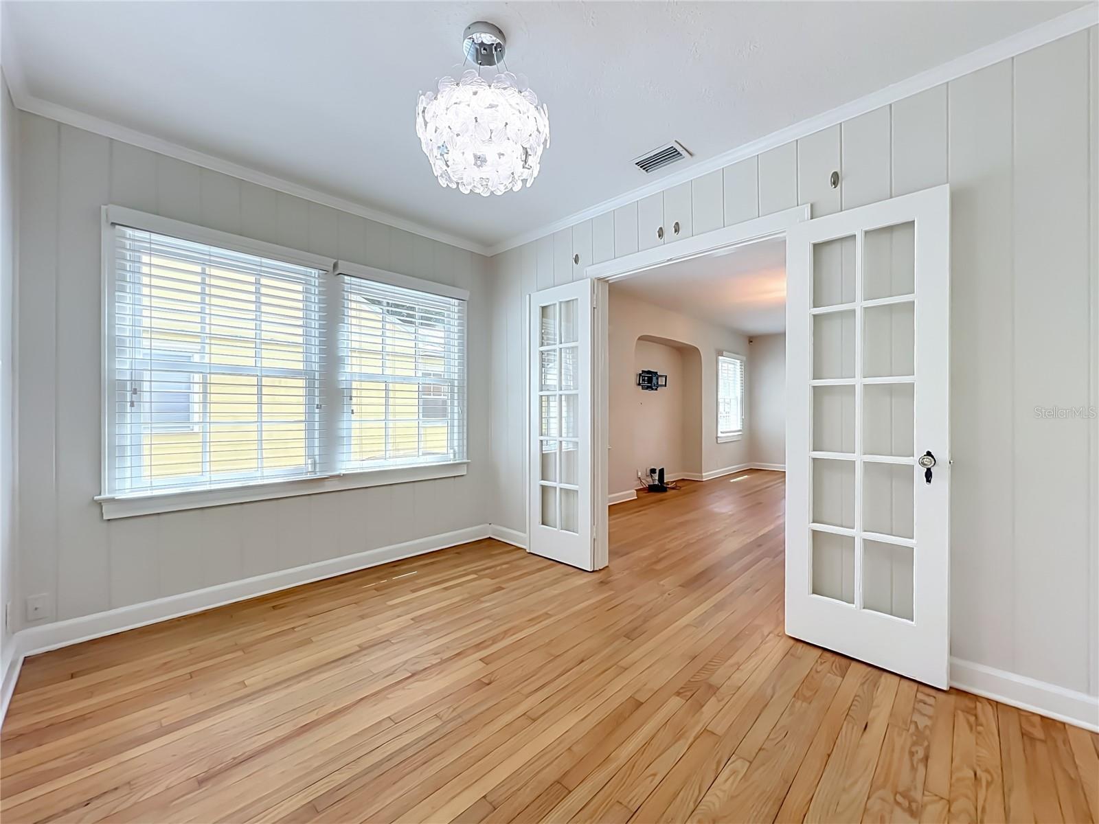 1607 DELANEY AVE — photo 12