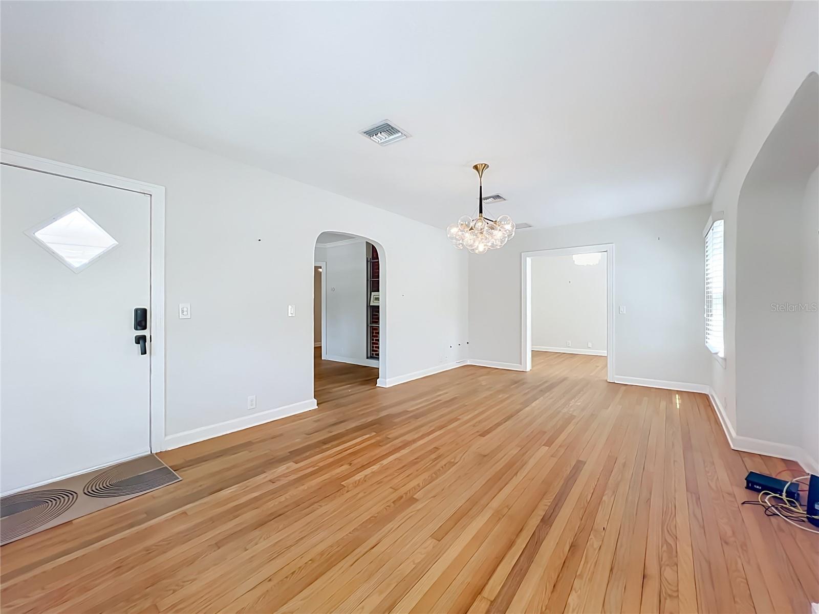 1607 DELANEY AVE — photo 5