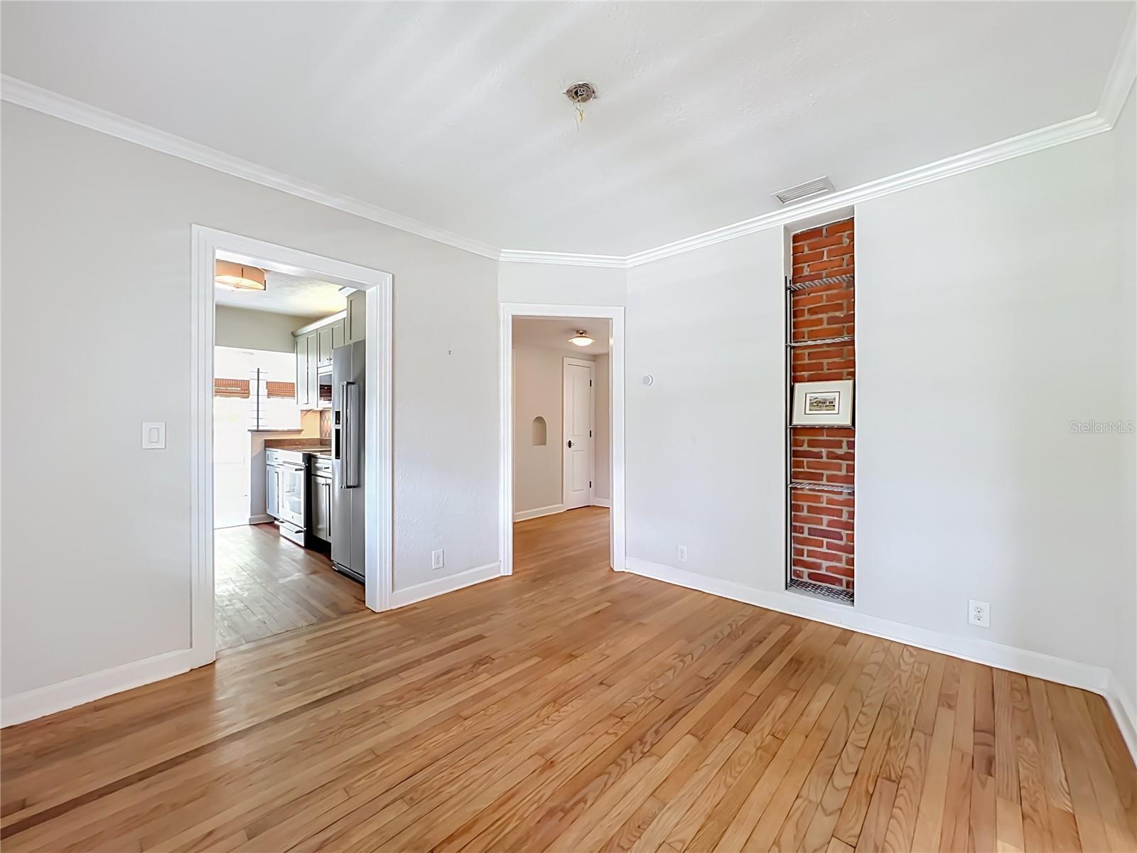 1607 DELANEY AVE — photo 8