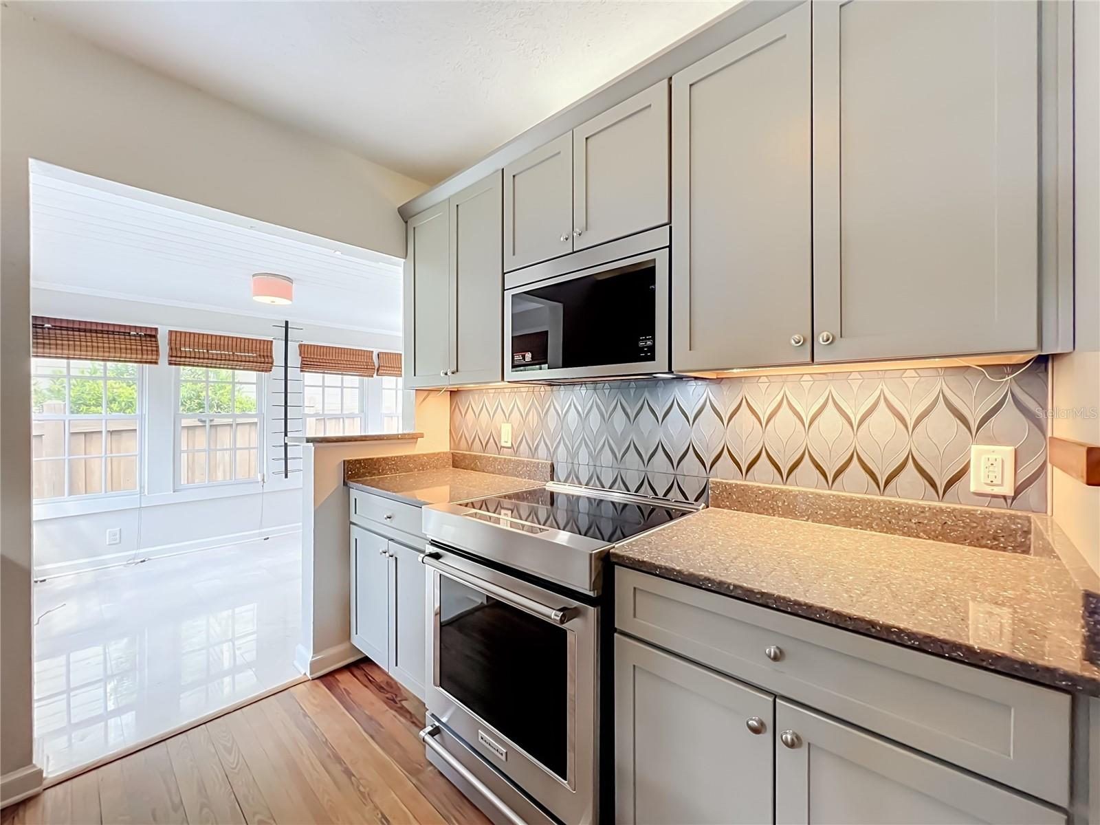 1607 DELANEY AVE — photo 10