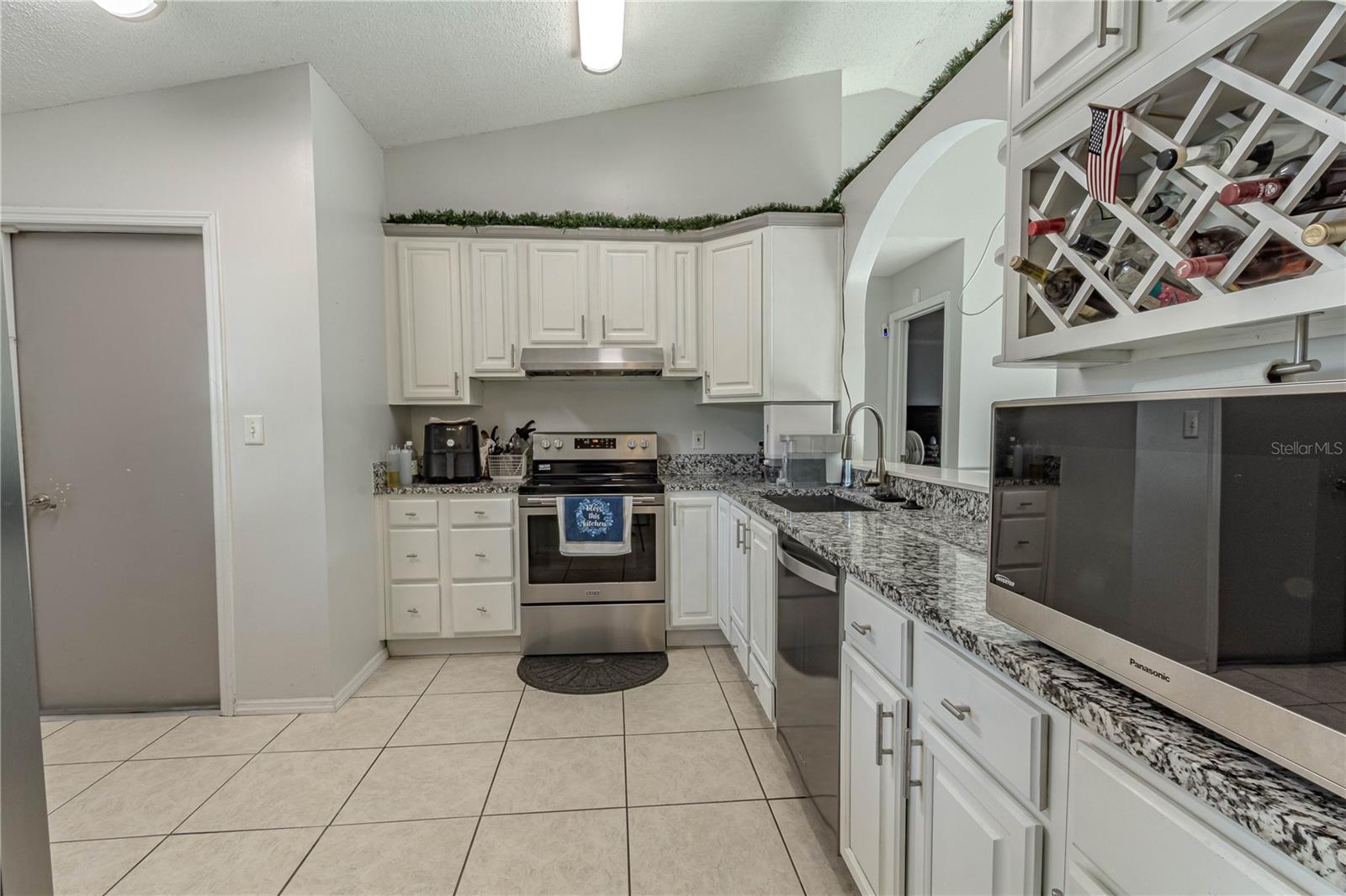 108 SUGAR MAPLE CT — photo 3