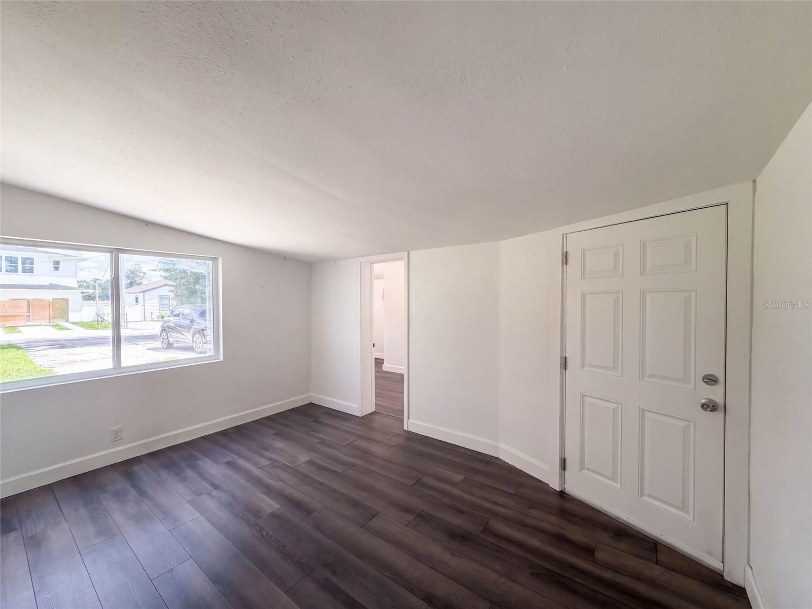 212 W HIAWATHA ST — photo 5