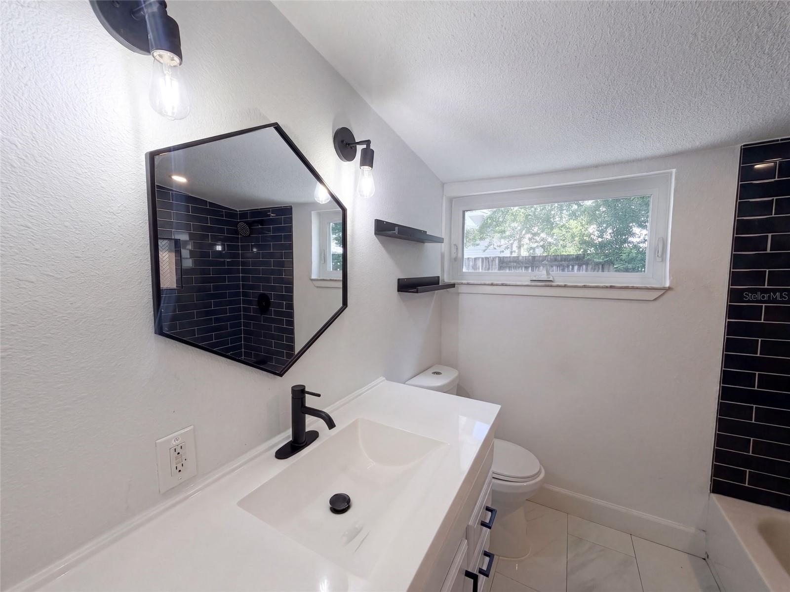 212 W HIAWATHA ST — photo 8