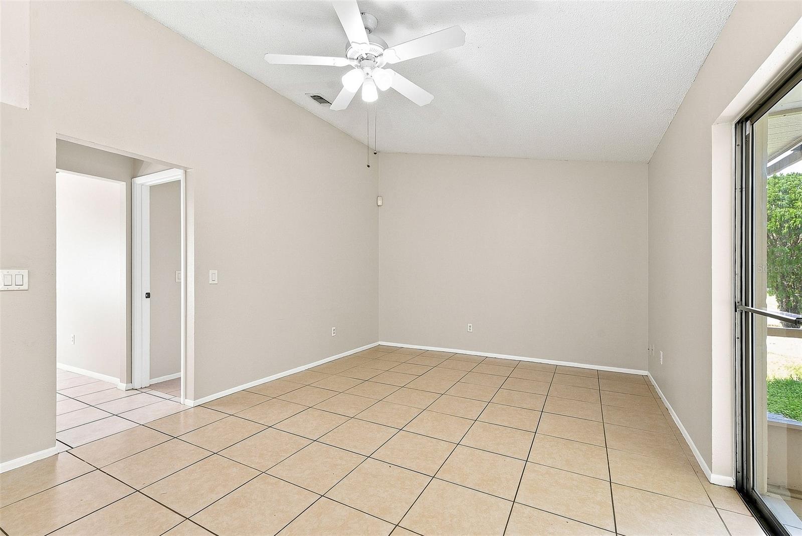 7720 LAKESIDE WOODS DR — photo 2