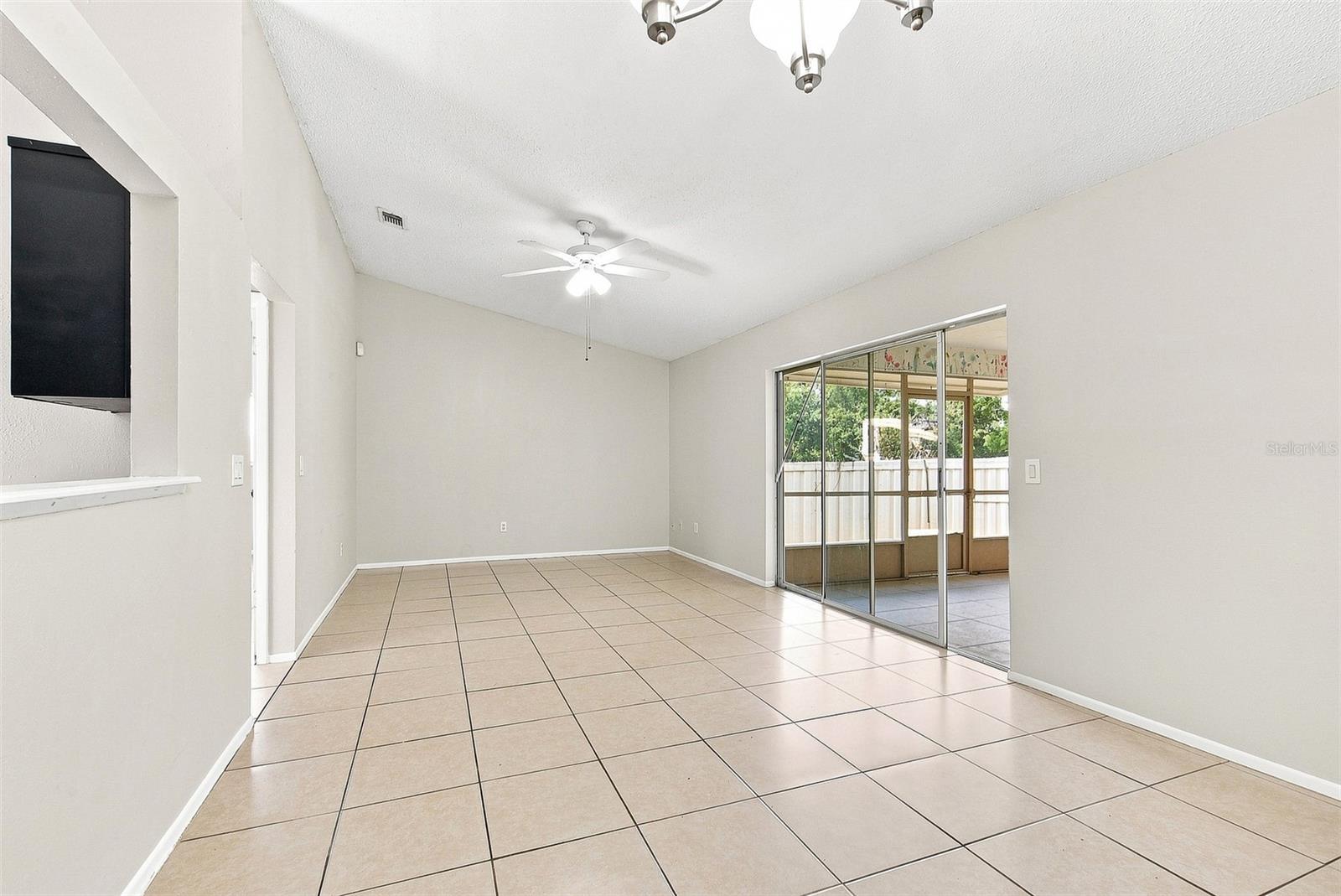 7720 LAKESIDE WOODS DR — photo 3