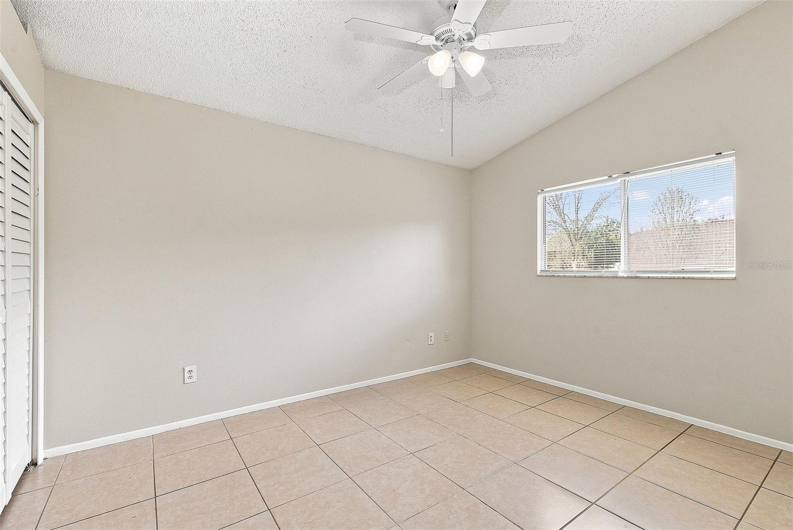 7720 LAKESIDE WOODS DR — photo 8