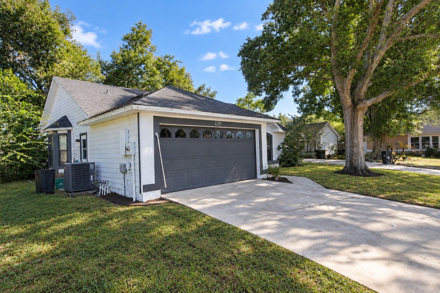 120 N ABERDEEN CIR — photo 2