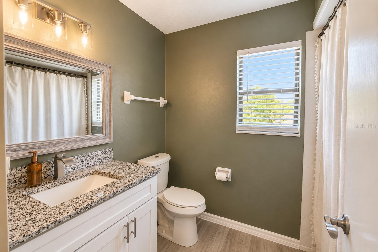 120 N ABERDEEN CIR — photo 11