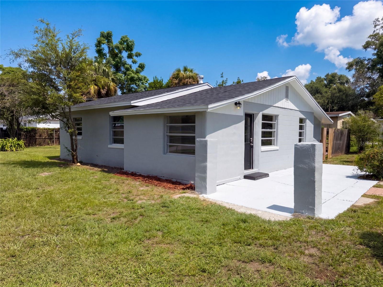 2406 E CURTIS ST — photo 12