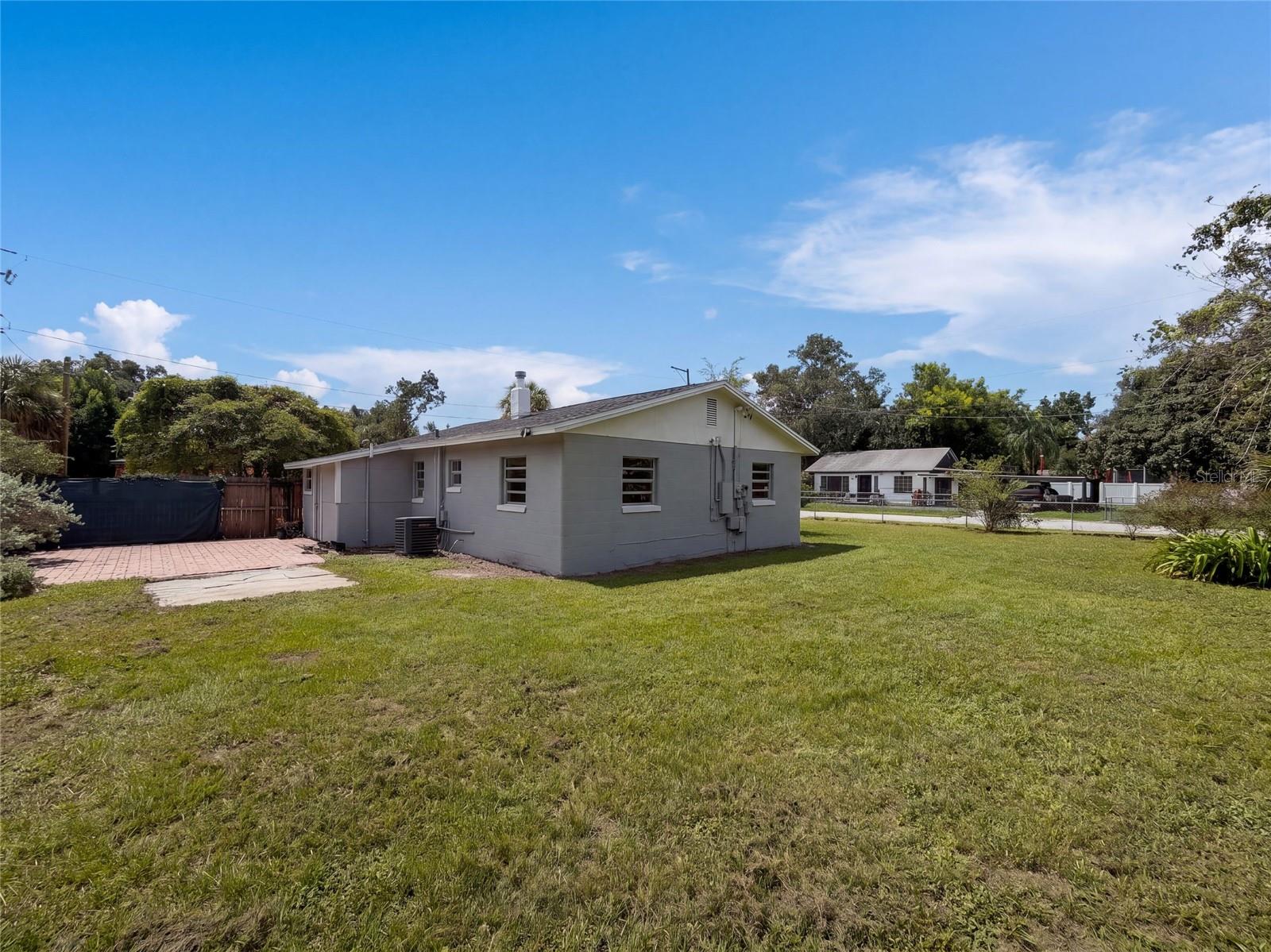 2406 E CURTIS ST — photo 5