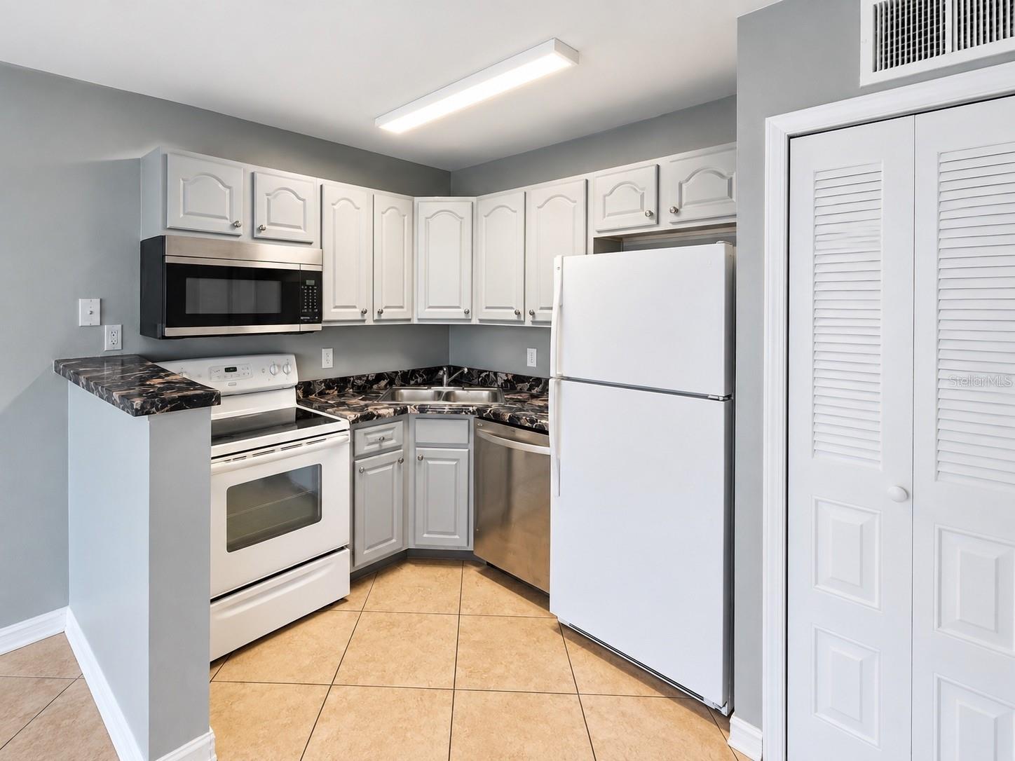 4724 WALDEN CIR #26 — photo 3