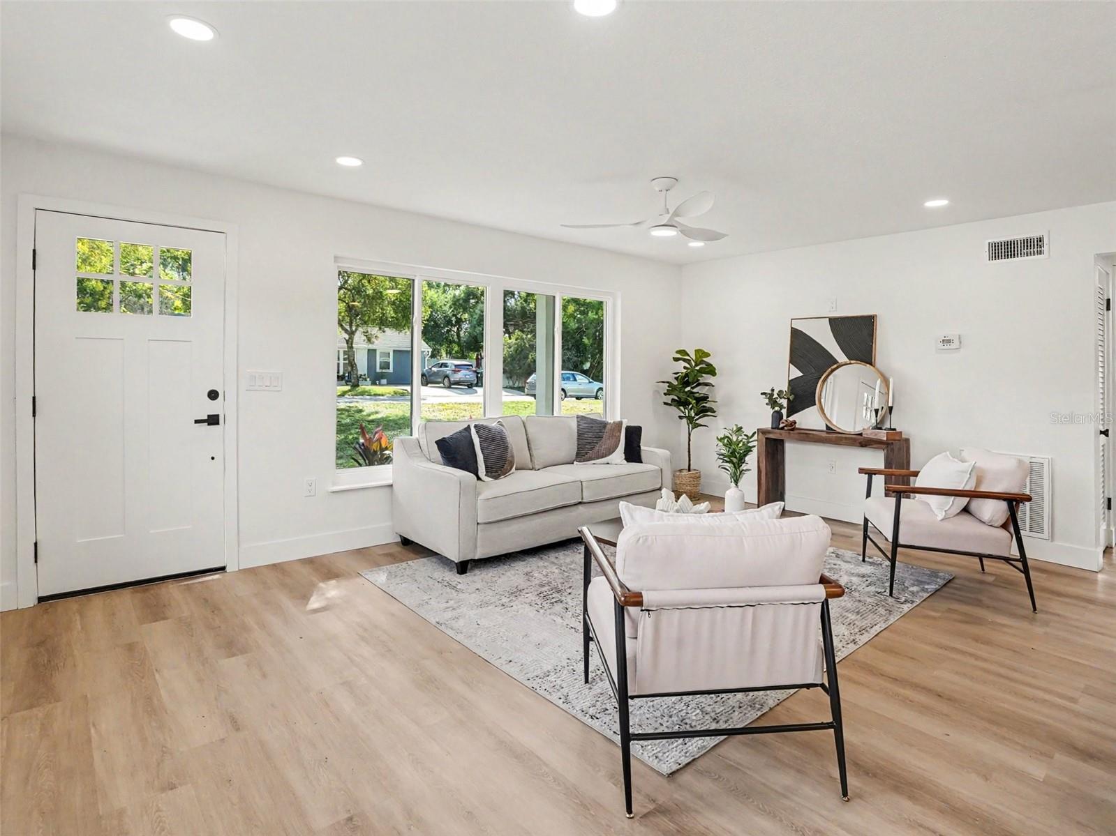 2400 REST HAVEN AVE — photo 2
