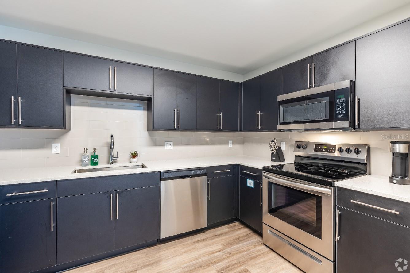 355 N ROSALIND AVE — photo 3