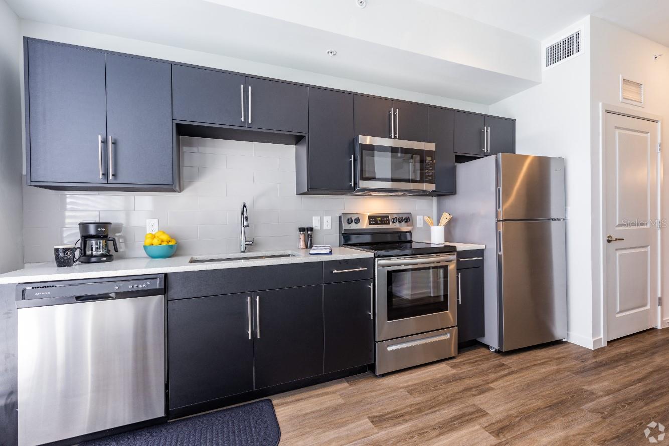 355 N ROSALIND AVE — photo 4