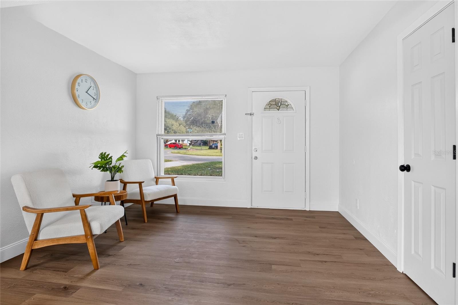 399 BETH DR — photo 4
