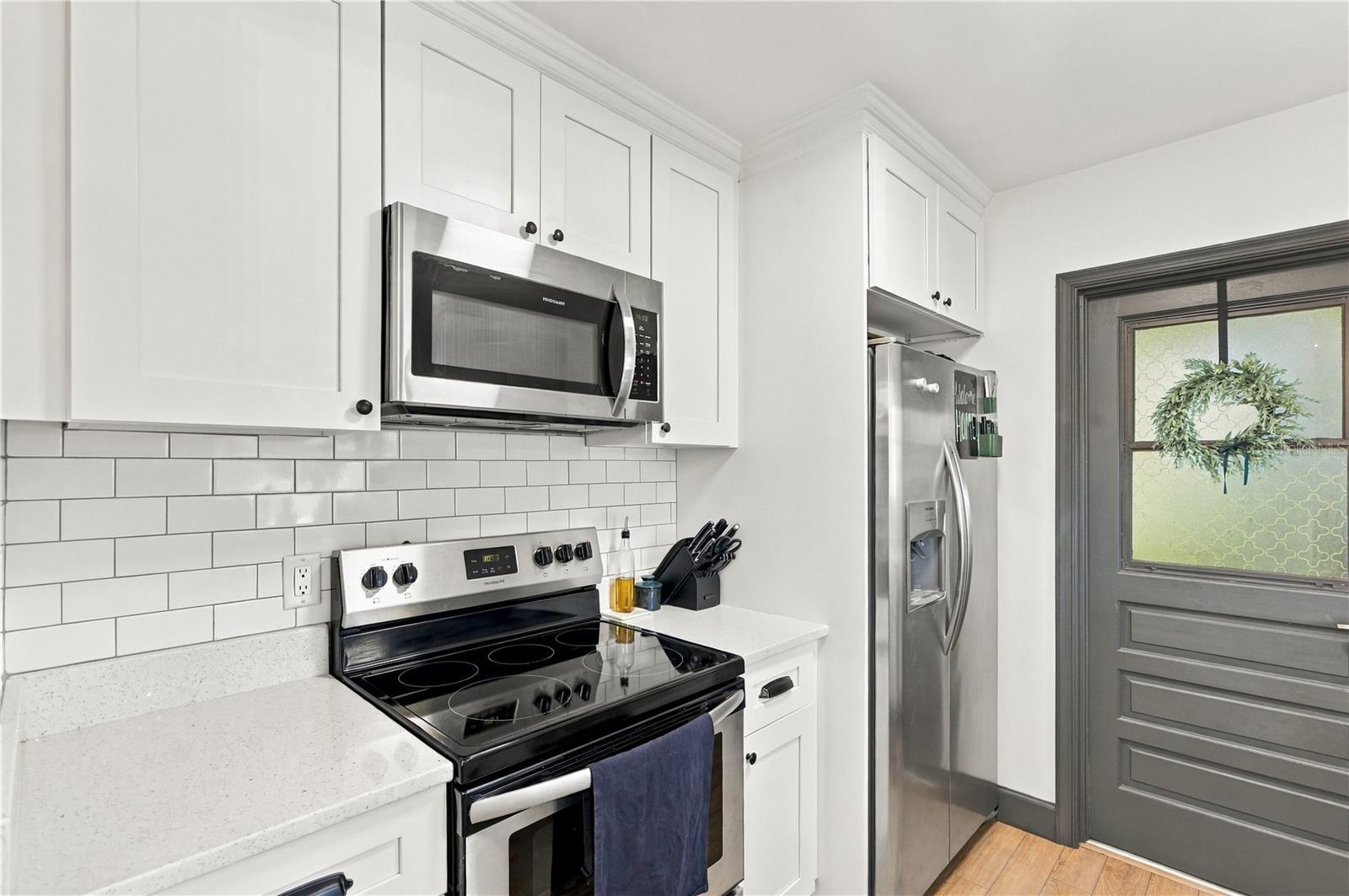 303 HALSEY ST — photo 8