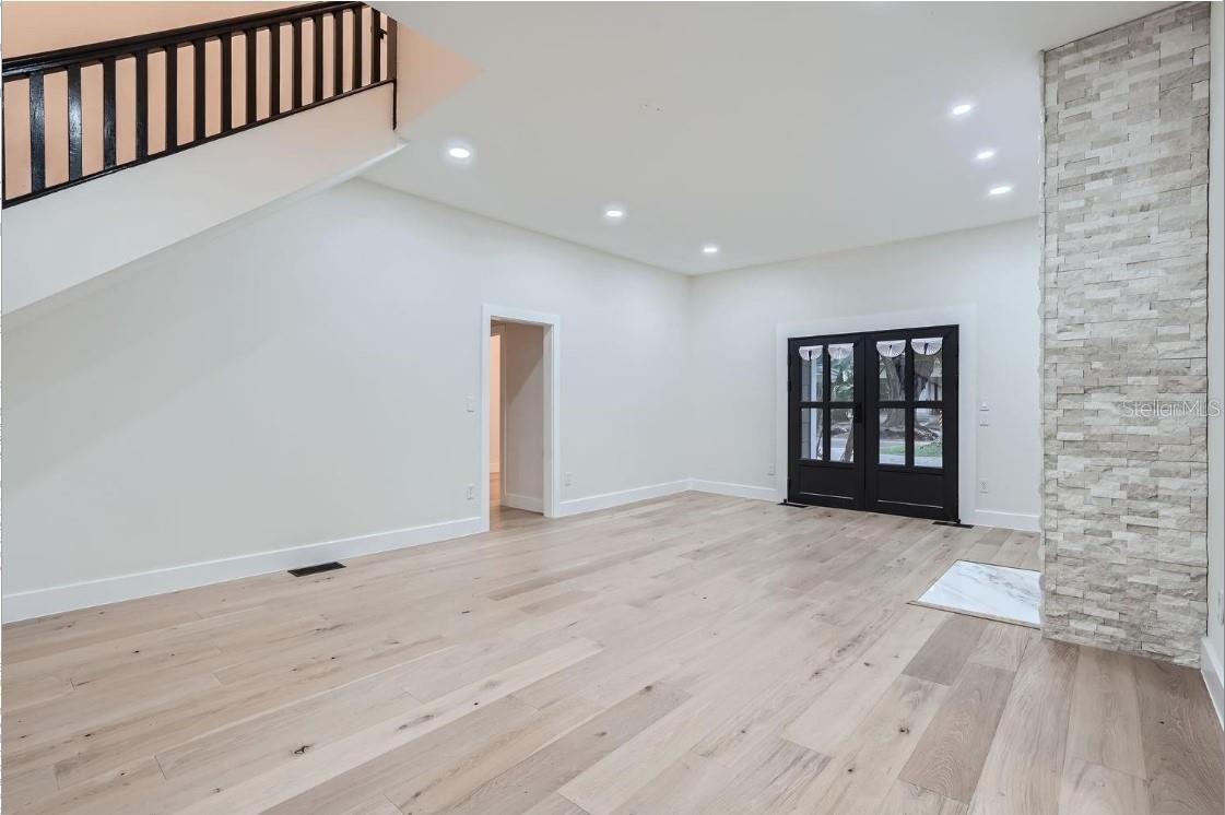 734 S MILLS AVE — photo 4